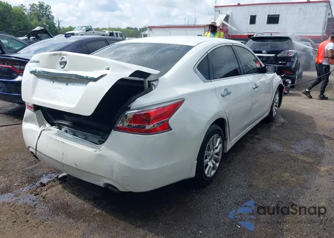 2015 Nissan Altima 2.5 S z USA, uszkodzony, nr VIN 1N4AL3AP9FC473868